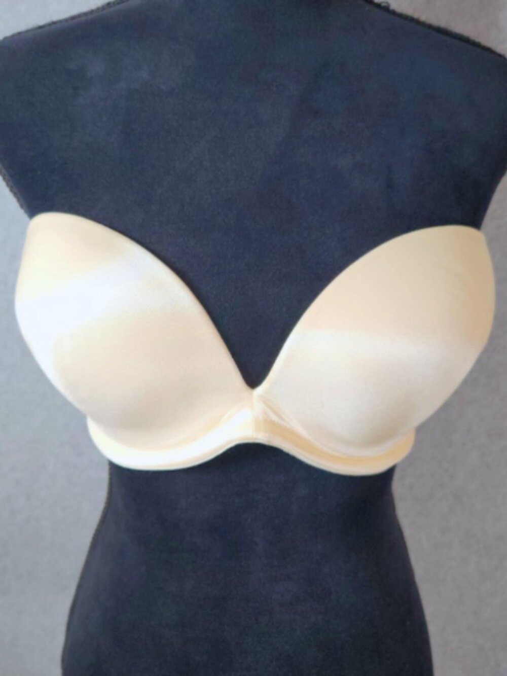 WonderBra Strapless Padded Underwired Plunge 36D Ivory Satin MISSING STRAPS 7262